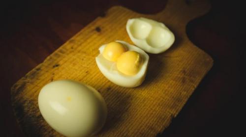 Tradiţii şi superstiţii. Sfaturi băbeşti. De ce nu e bine să mănânci ouă cu două gălbenuşuri
