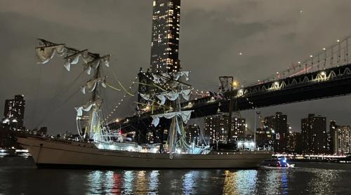 New York: O ambarcațiune a Marinei Mexicane s-a izbit de Podul Brooklyn – doi morți și 19 răniți