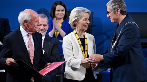 Ursula von der Leyen a primit premiul Charlemagne pentru „conducerea sa” în pandemie și războiul din Ucraina: "UE trebuie să modeleze noua ordine mondială"