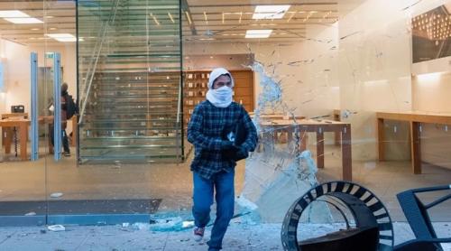 iPhone-urile furate în timpul protestelor din Los Angeles declanșează alarme și cer să fie returnate: "Acest dispozitiv este urmărit"