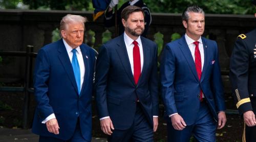 Costumul "bleu electric": noul cod vestimentar al erei Trump