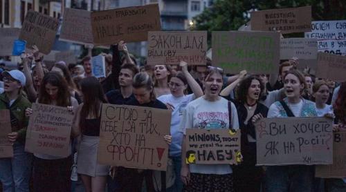 Ucraina: Primele proteste antiguvernamentale din timpul războiului îl vizează direct pe Zelensky